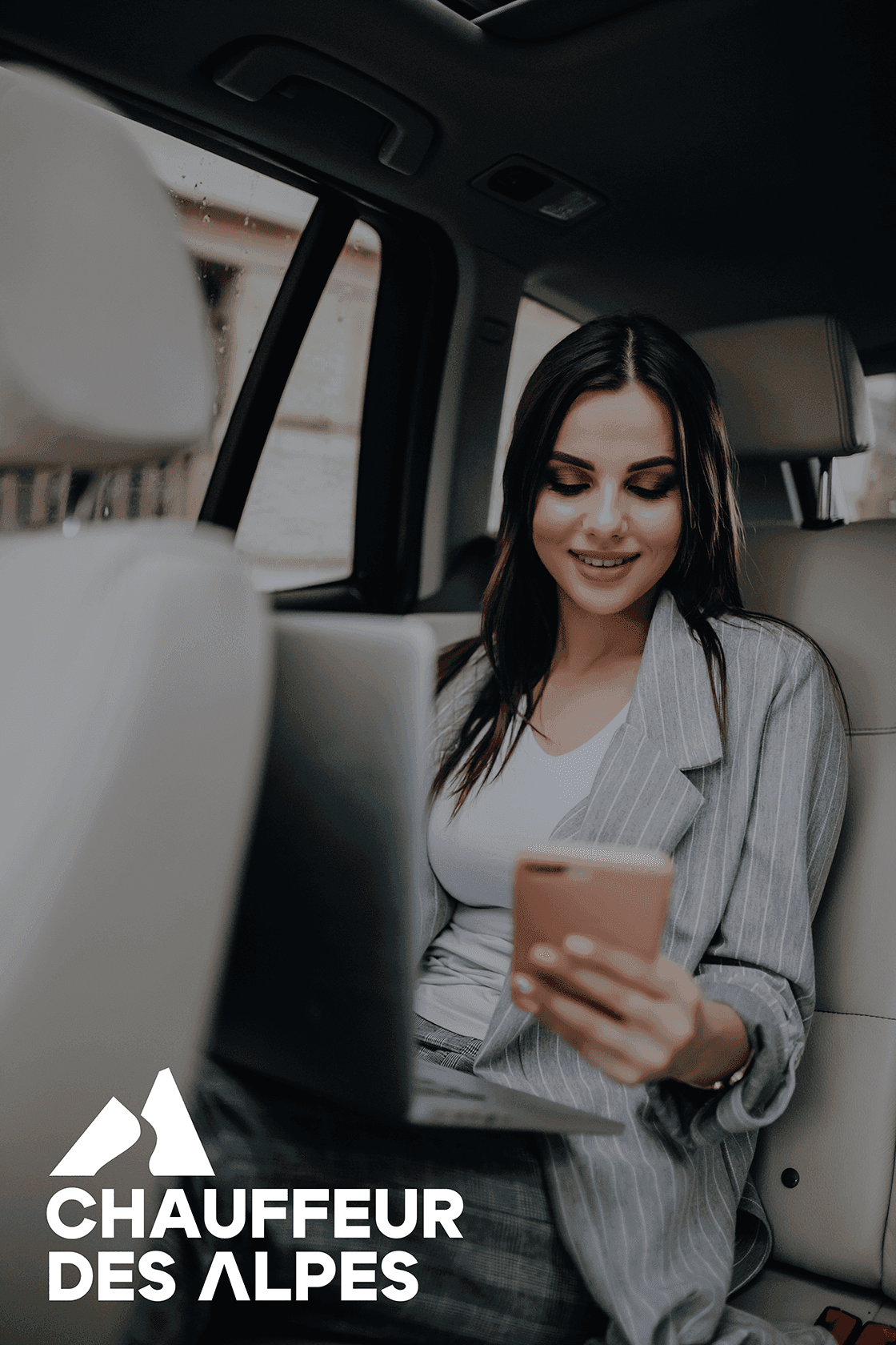 Cliente en déplacement professionnel à bord d'un VTC à Grenoble